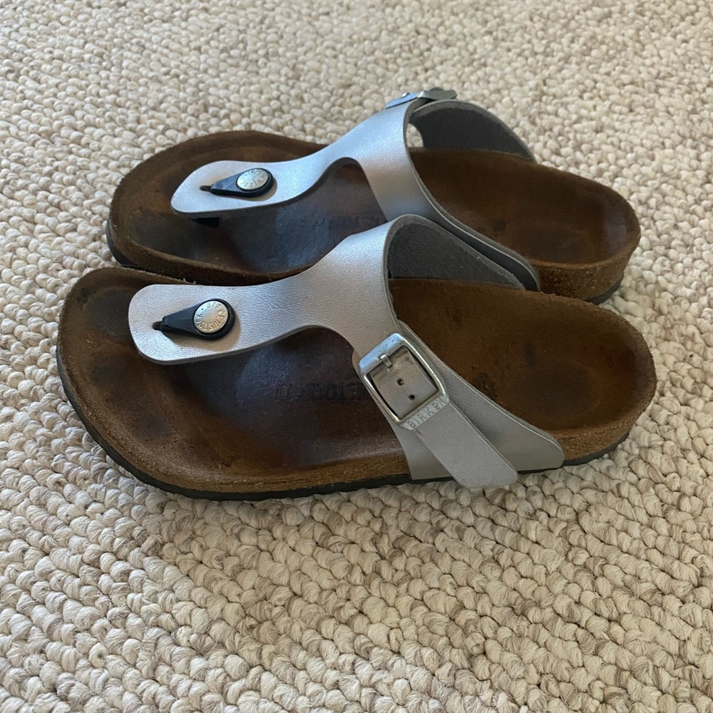 Birkenstock Gizeh size 33 (US 2-2.5)
